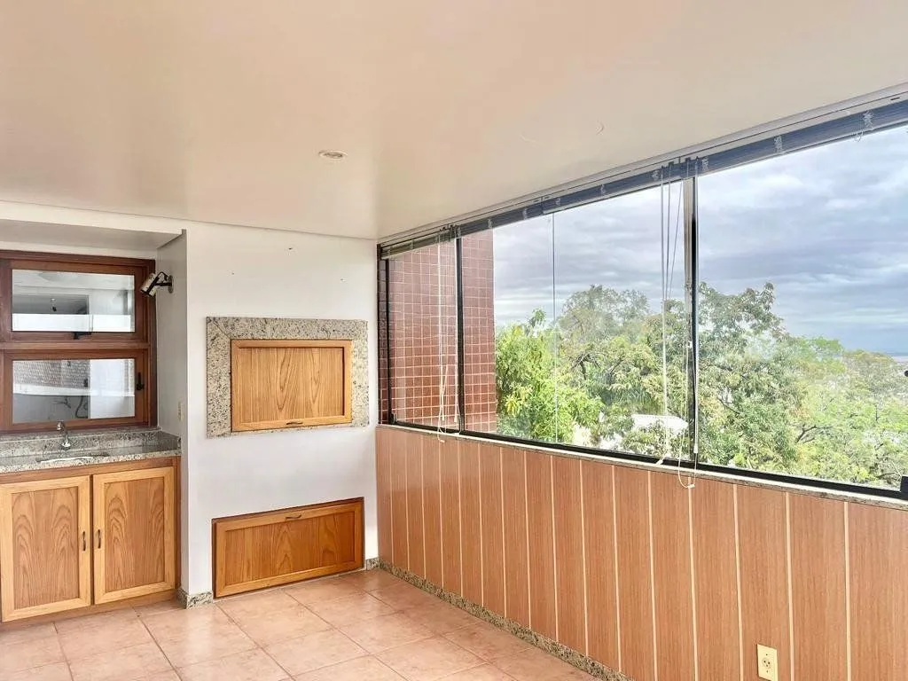 Imagem Apartamento de 4 dormitórios e 184m² à venda em Menino Deus, Porto Alegre.