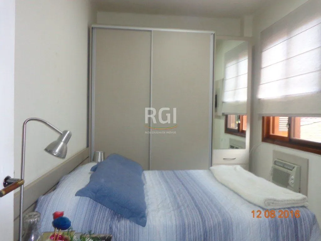 Imagem Casa para Venda - 240m², 6 dormitórios, 4 vagas - Teresópolis