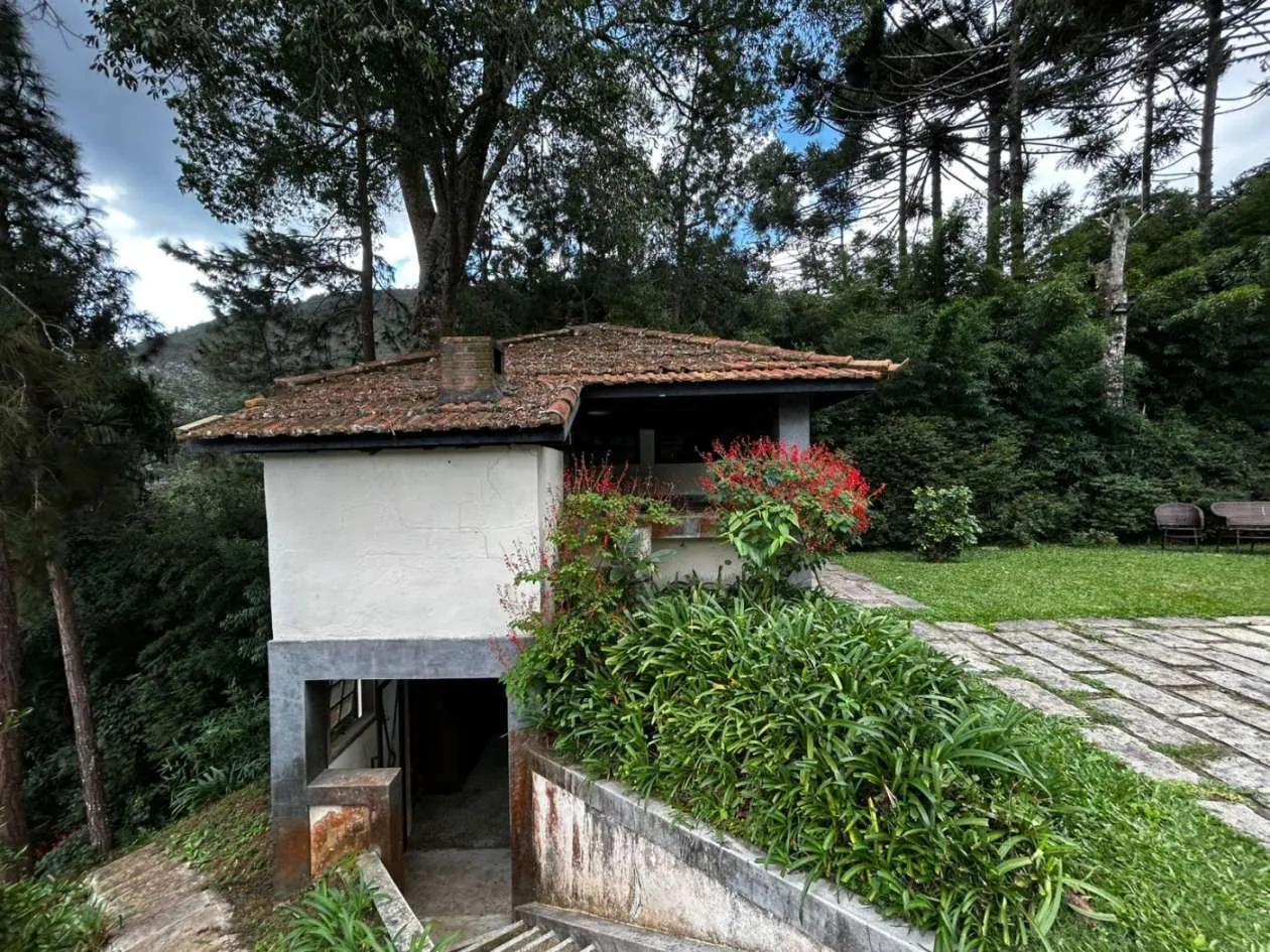 Imagem Casa em Condomínio para Venda em Petrópolis / RJ no bairro Nogueira
