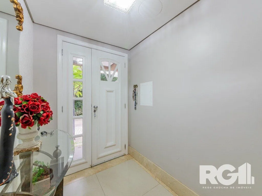 Imagem EXCLUSIVIDADE Belíssima casa de 4 suítes + gabinete no condomínio fechado Terra Mater com vista exuberante para o bosque, próximo da portaria e infraestrutura.