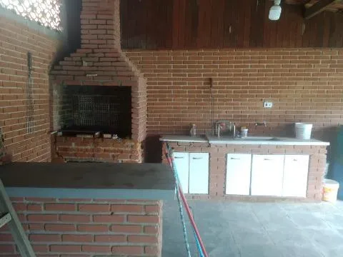 Imagem VENDA DE CHÁCARA NO ITAPETI, EM SANTA ISABEL/SP, 3.000m² com quarto, suíte, hidro, piscina, churrasqueira, forno a lenha, pomar e 8 vagas CONSULTE-NOS
