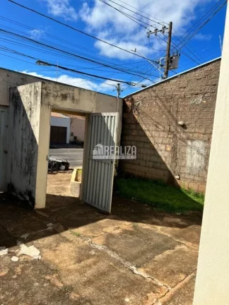 Imagem Casa à venda no Bairro Jardim Itália, Uberaba - 2 dormitórios e 2 garagens!