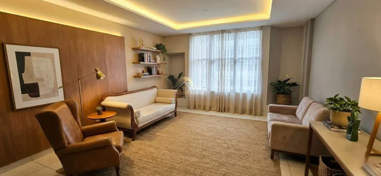Imagem Sala comercial reformada, andar alto e vista livre. Copa e banheiro. Condomínio baixo. Em Brotas, p