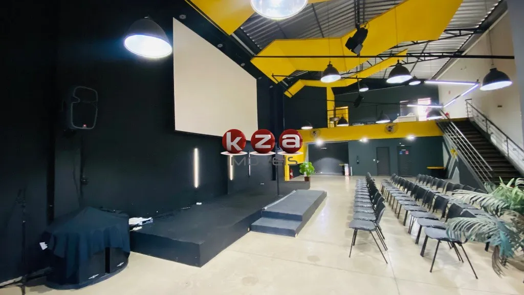 Imagem Barracão Comercial para Locação em Valinhos-SP, Parque dos Cocais: 2 Salas, 3 Banheiros, 2 Vagas e 300m². Venha conferir!