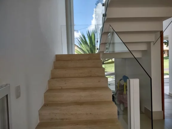 Imagem Casa Moderna em Condomínio  Segurança e Lazer