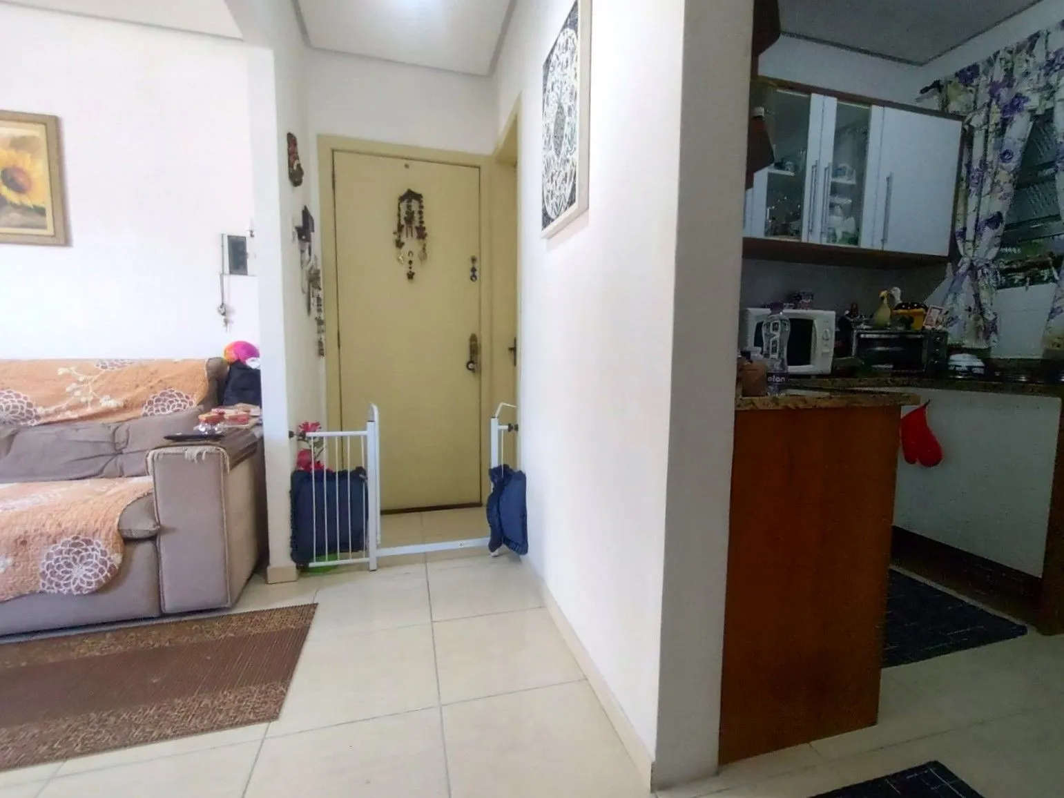 Imagem Apartamento 2 dormitórios semimobiliado próximo do Colégio Rosário