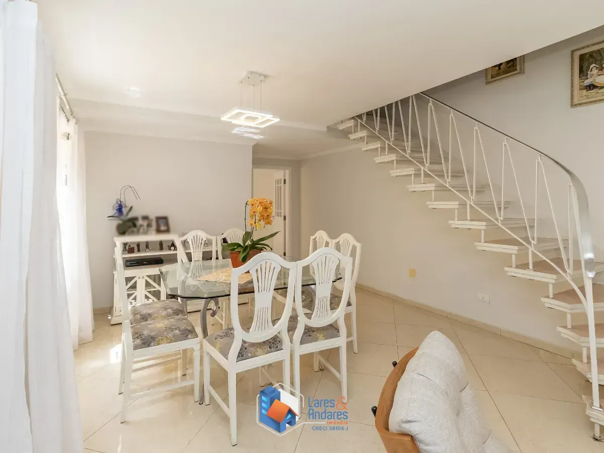 Imagem Casa para venda em Água Fria com 4 quartos, sendo 3 suítes, 243m²