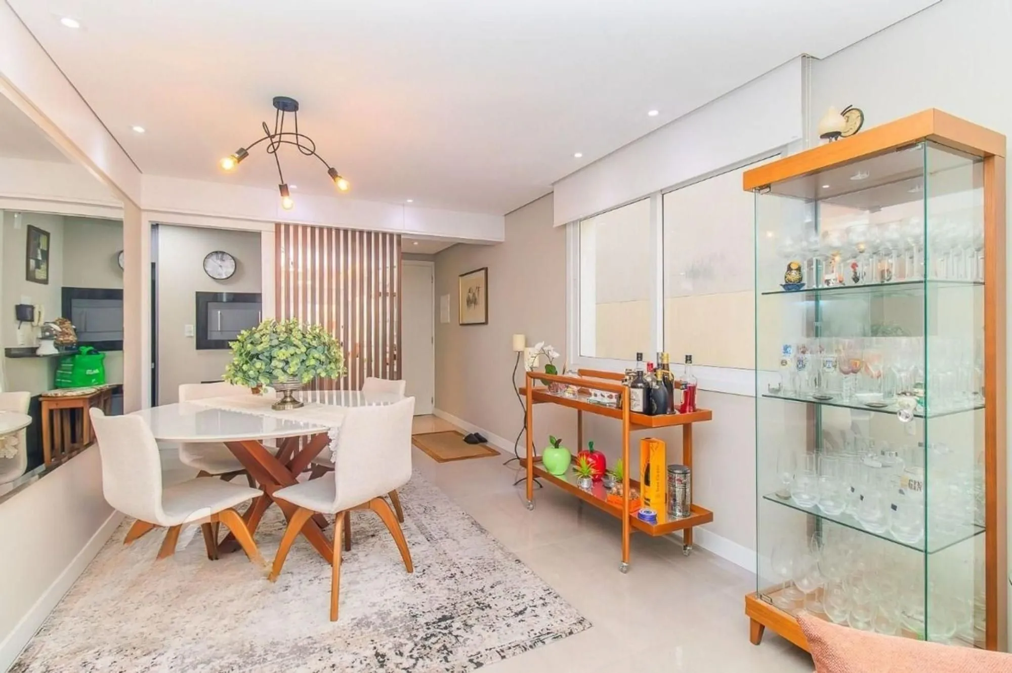 Imagem Apartamento com 83m² e 2 dormitórios, 2 suítes, 3 vagas no bairro Petrópolis