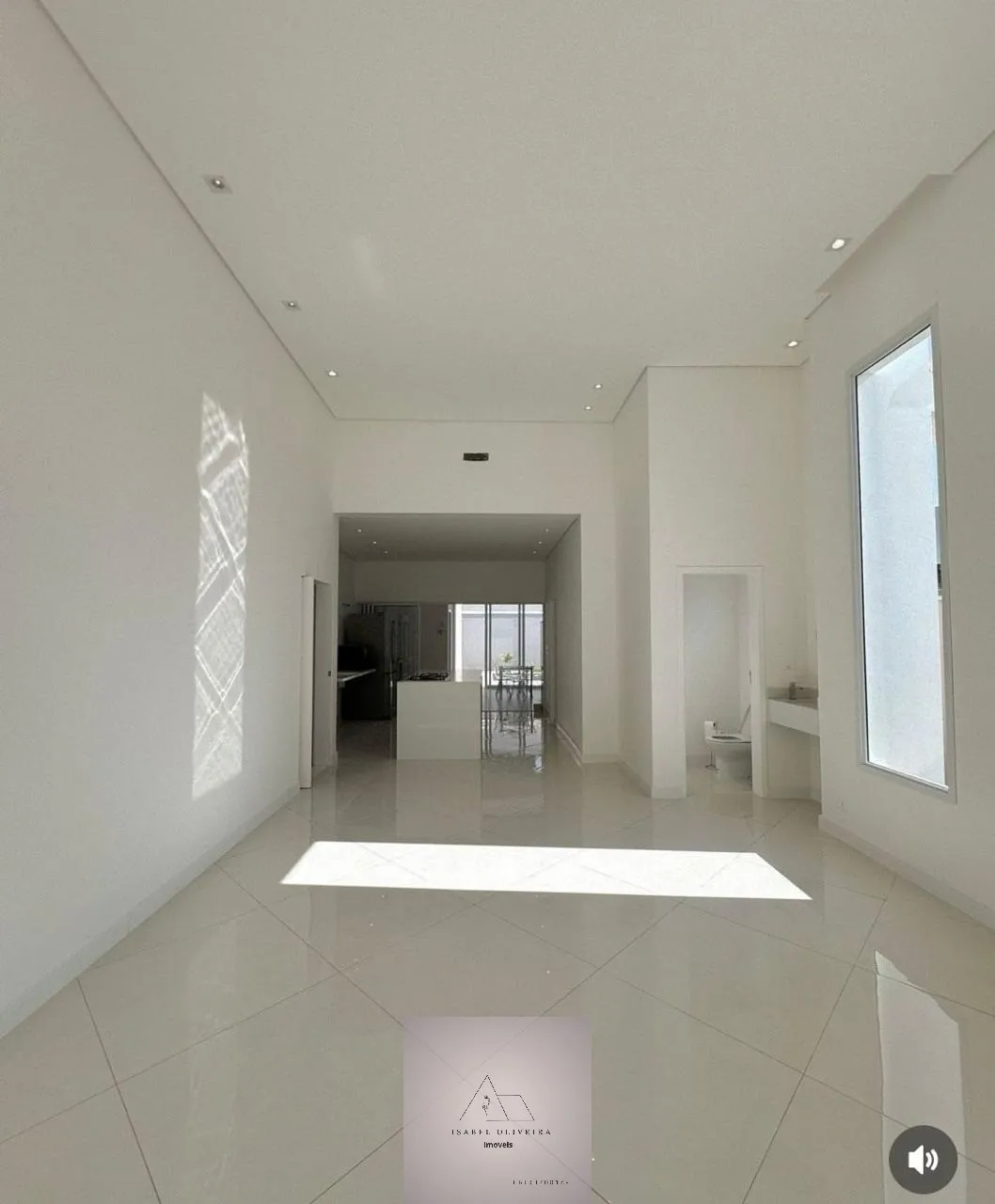 Imagem Linda Casa a venda em condomínio: 3 suítes, 2 salas, 4 banheiros, 4 vagas na cidade de Salto-SP, Condomínio Portal dos Bandeirantes