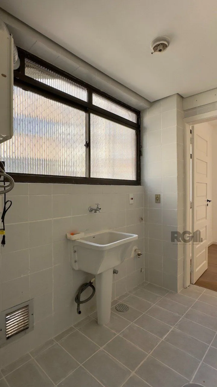 Imagem COBERTURA COM 174M², DE FRENTE, 3 DORMITÓRIOS, EM ÓTIMA LOCALIZAÇÃO NO MENINO DEUS