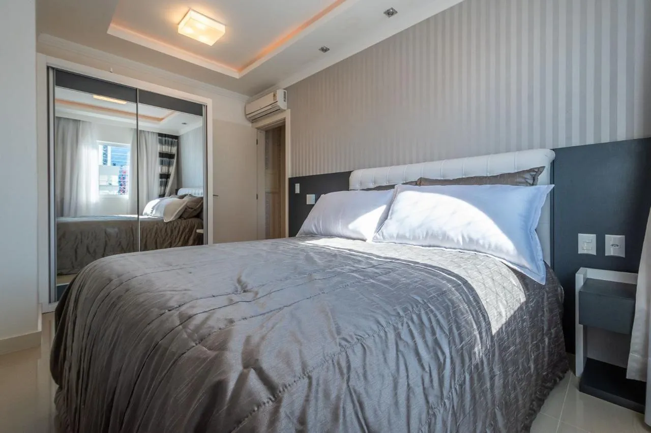 Imagem Apartamento com vista para o mar à venda com 202m2 por R$ 3.900.000,00