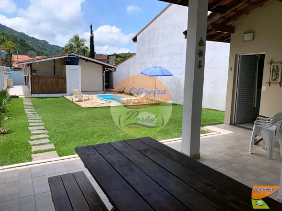 Imagem Casa 04 Dormitórios ( 01 suíte ) 250 metros da Praia - Praia das Toninhas