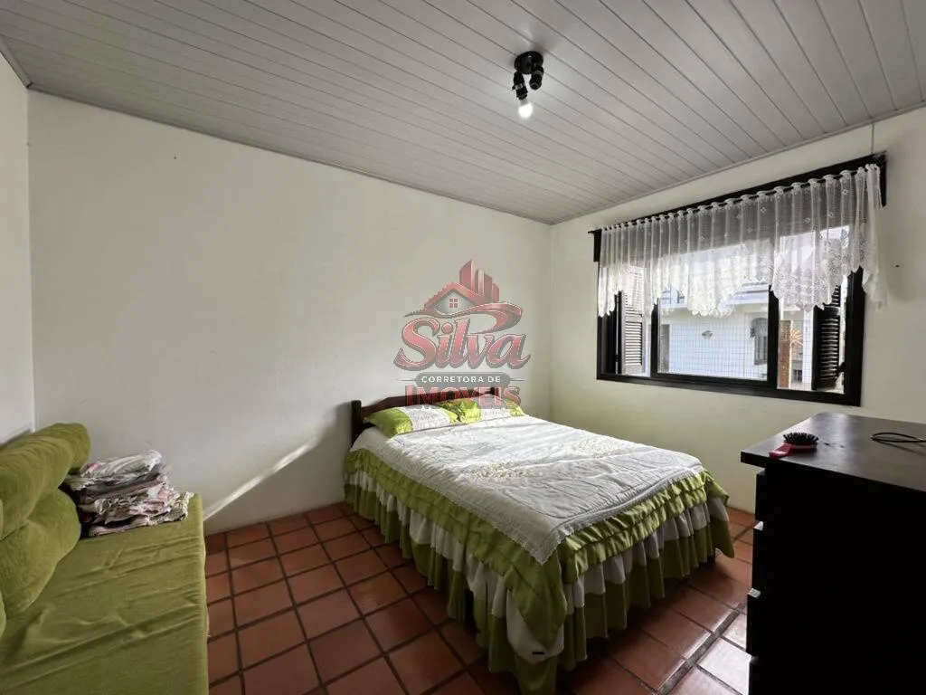 Imagem 1135 |Casa com 3 Dormitórios no Centro a 300m do Mar