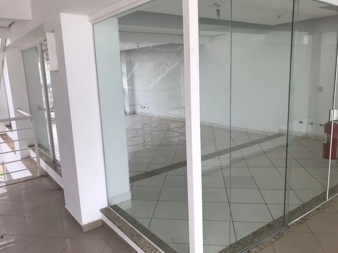 Imagem Oportunidade única: Salão Comercial de alto padrão no Jardim Europa, Sorocaba-SP - 4 salas, 9 banheiros, 8 vagas de garagem, 785,81 m².