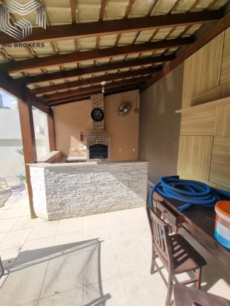 Imagem Casa de alto padrão em condomínio na Barra da Tijuca, Rio de Janeiro: 4 quartos, 3 suítes, 3 vagas, 250m². Imperdível!