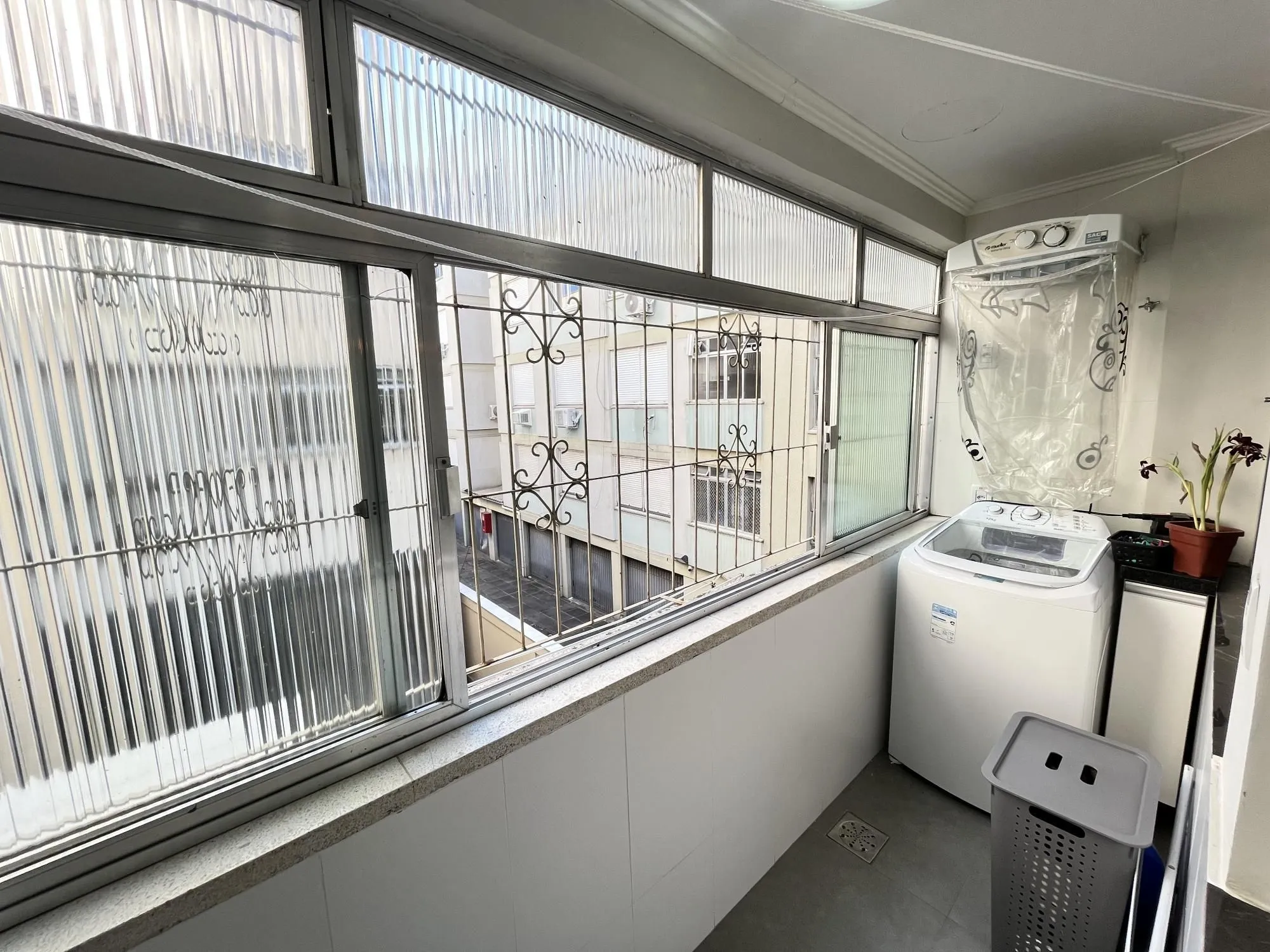 Imagem Apartamento de 2 quartos, suíte e 2 vagas de garagem no bairro Petrópolis em POA