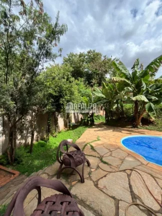 Imagem Casa com piscina e varanda no bairro Boa Vista, Uberaba