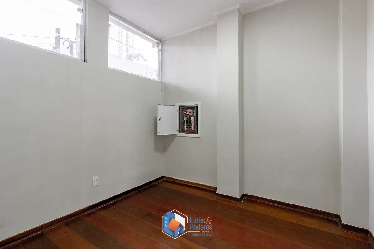 Imagem Casa comercial para venda em Jardim Hípico, 582m²