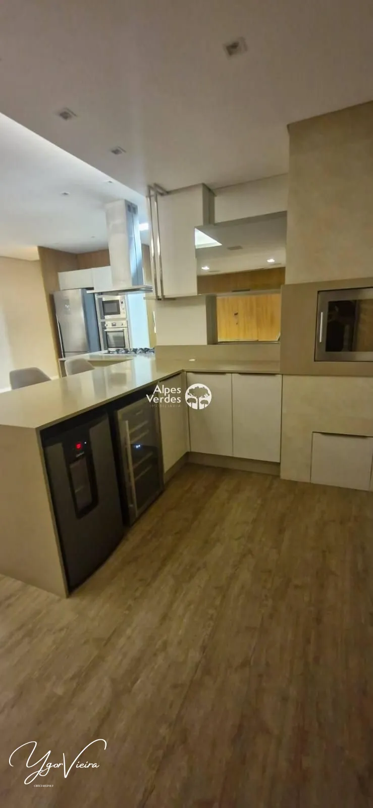 Imagem Vende-se apto mobiliado e decorado em Joinville-2 Suites-R$1.450.000,00