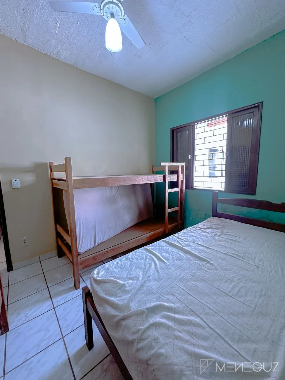 Imagem Casa na Av. Copacabana - Praia do Morro | 4 quartos (suíte) + casa 2 quartos nos fundos | 360 m² de terreno | 6 vagas