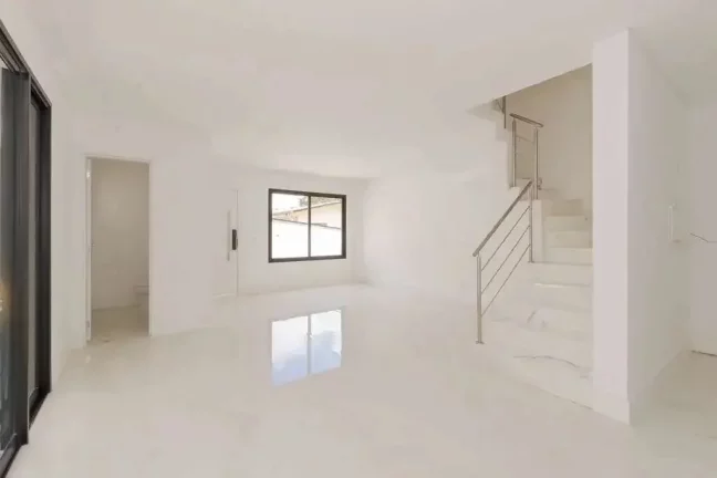 Imagem Sobrados Triplex com 3 quartos Pronto para Morar nas Merces