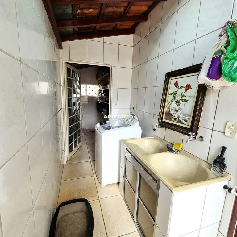 Imagem Casa com 4 dormitórios no bairro Vila Nossa Senhora das Graças