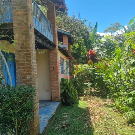 Imagem 2 pequenas Casas na maquinino Bairro MAQUININHA, em um terreno de 700 metros limpo em rua asfaltada , junto a natureza