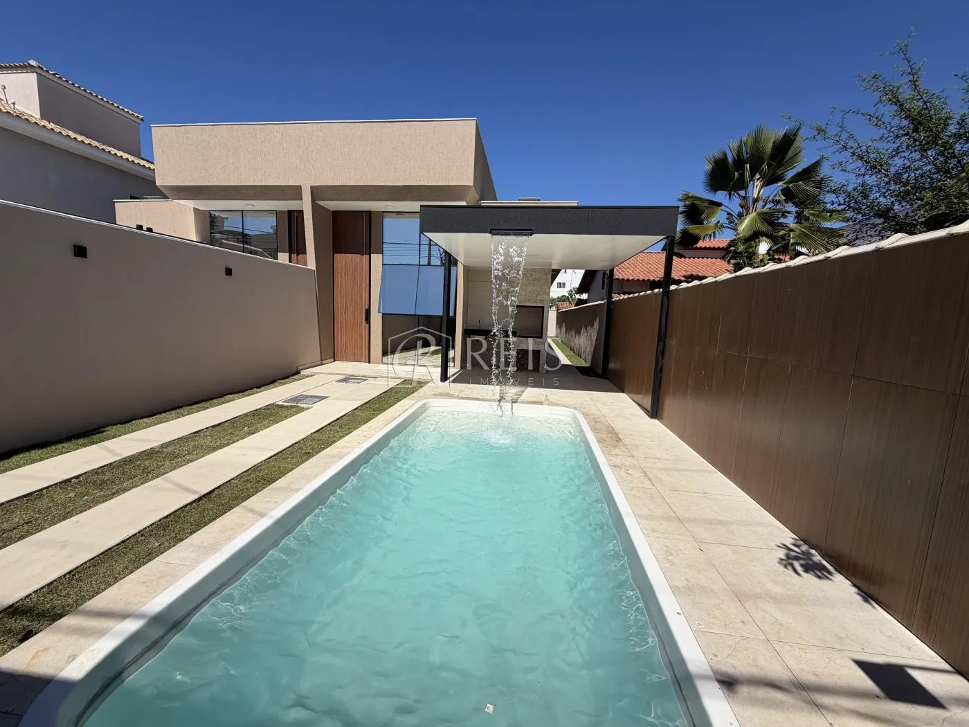 Imagem Casa para Venda em Rio das Ostras, Ouro Verde, 3 dormitórios, 1 suíte, 3 banheiros, 2 vagas