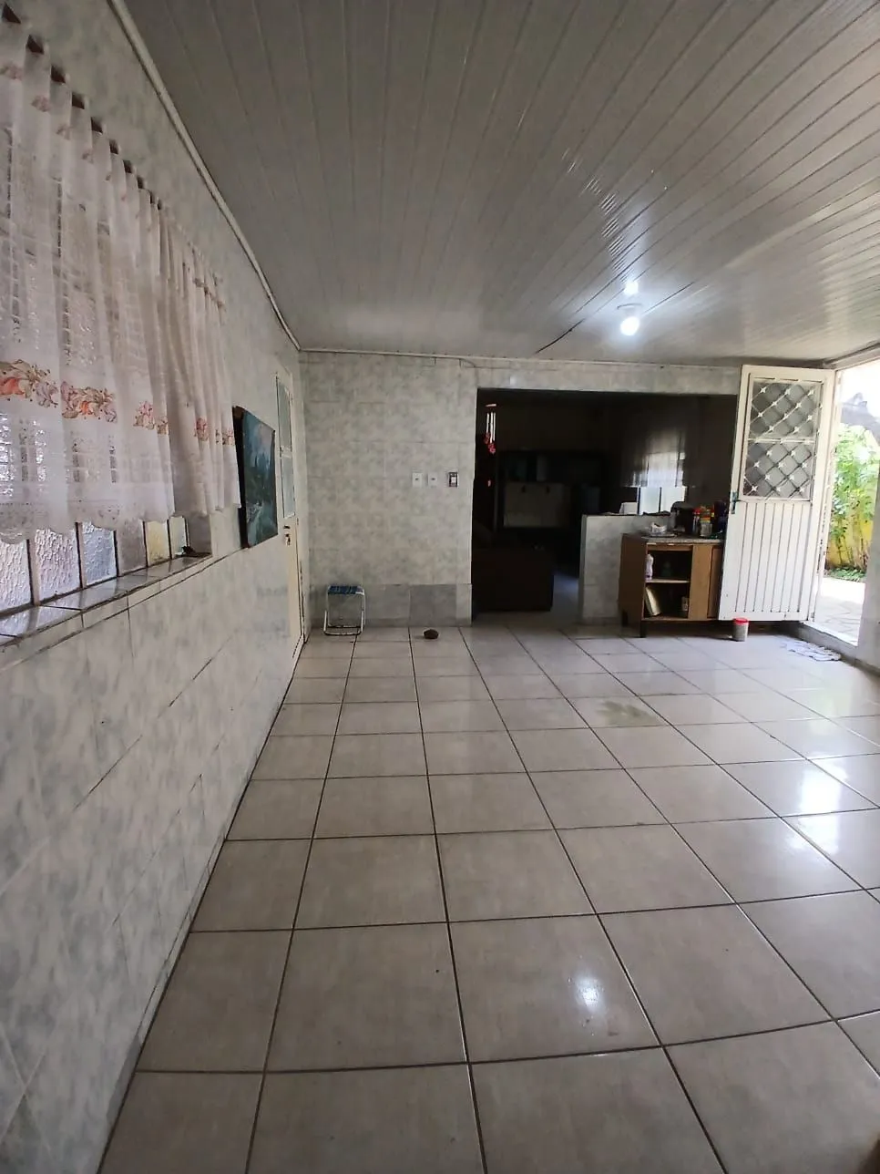 Imagem Ampla casa com patio no bairro Rubem Berta .
