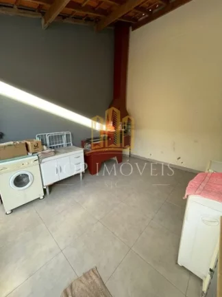 Imagem Linda Casa à Venda no Vista Verde – Qualidade de Vida com Conforto e Sustentabilidade! Apresentamos essa maravilhosa casa no bairro Vista Verde, perfeita para quem busca bem-estar, lazer e economia em um só lugar!