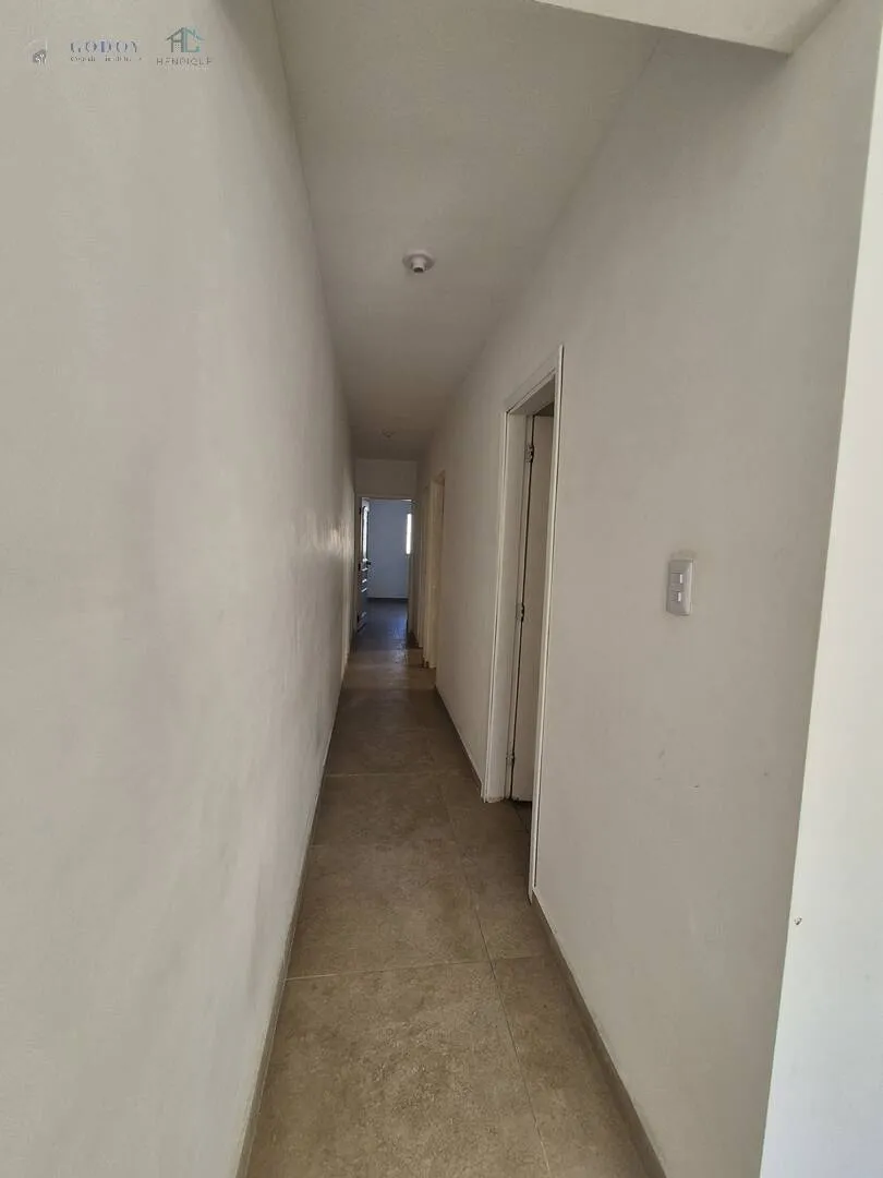 Imagem Casa em Condomínio Fechado com Suíte, Quintal e Garagem Coberta