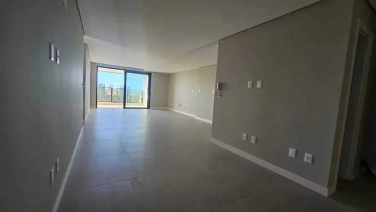 Imagem Apartamento sem mobilia com 3 dormitórios sendo 2 suítes e 3 vagas de garagem em Itajaí