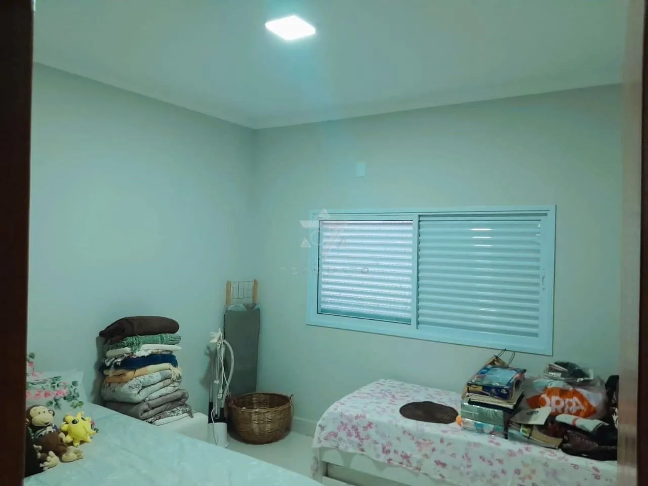 Imagem Casa à Venda no Condomínio Jacarandá: Conforto e Segurança