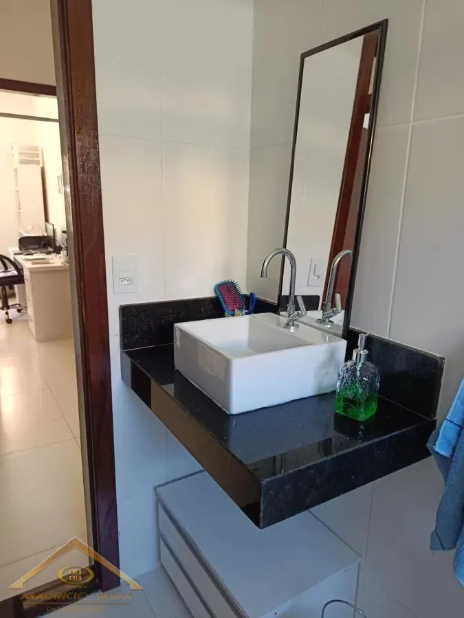 Imagem Casa para Venda em Armação dos Búzios / RJ no bairro Caravelas