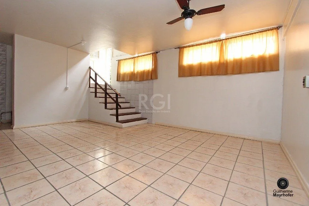 Imagem Casa para Venda - 233m², 4 dormitórios, 5 vagas - Nonoai