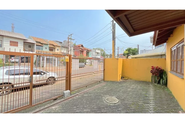 Imagem Casa para venda no bairro Vila Nova em Porto Alegre