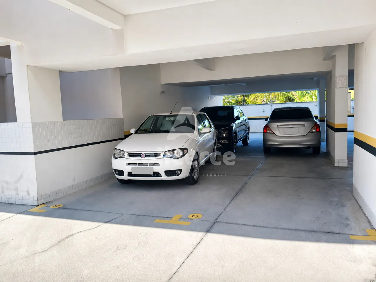 Imagem Apartamento com 2 dormitórios, suíte e churrasqueira na sacada em Areias - São José/SC