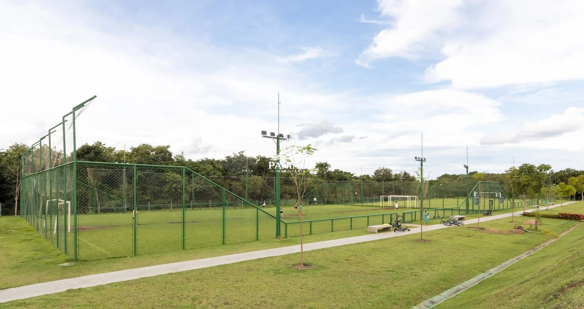 Imagem Lote de Esquina à Venda no Condomínio Florais dos Lagos em Cuiabá/MT