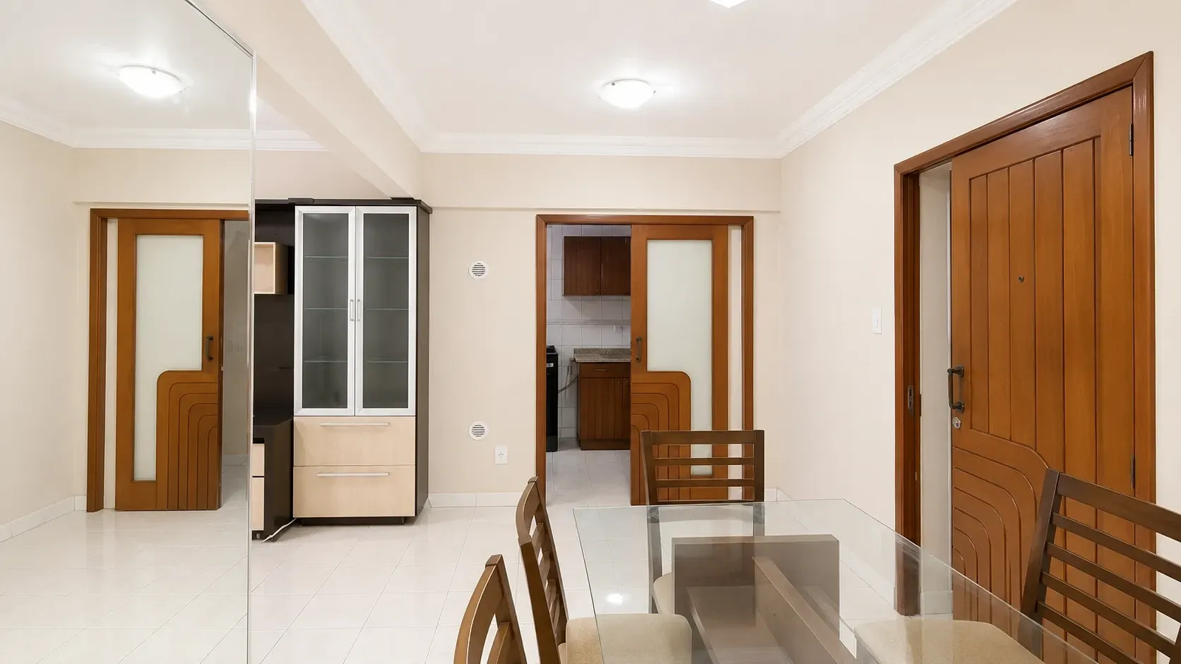 Imagem Apartamento com 2 Quartos à Venda, Locação ou Temporada, 87 m² em Centro - Florianópolis