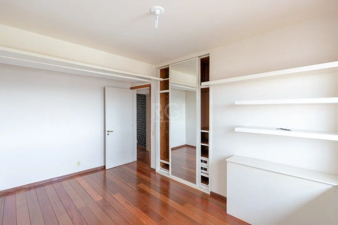 Imagem Cobertura para Venda - 302m², 4 dormitórios, sendo 1 suites, 3 vagas - Menino Deus