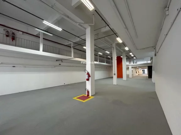 Imagem Loja com 1300m² na Av. Jabaquara.