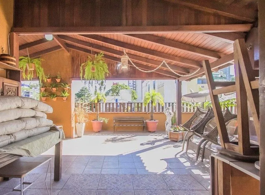 Imagem Vende-se cobertura com 3 quartos (1 suíte), 315 m², 2 vagas - Bela Vista
