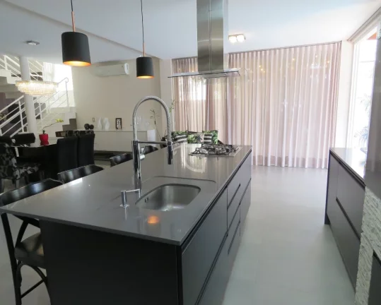 Imagem Se é uma casa especial que você procura ! Ela está aqui ! CONDOMÍNIO FECHADO