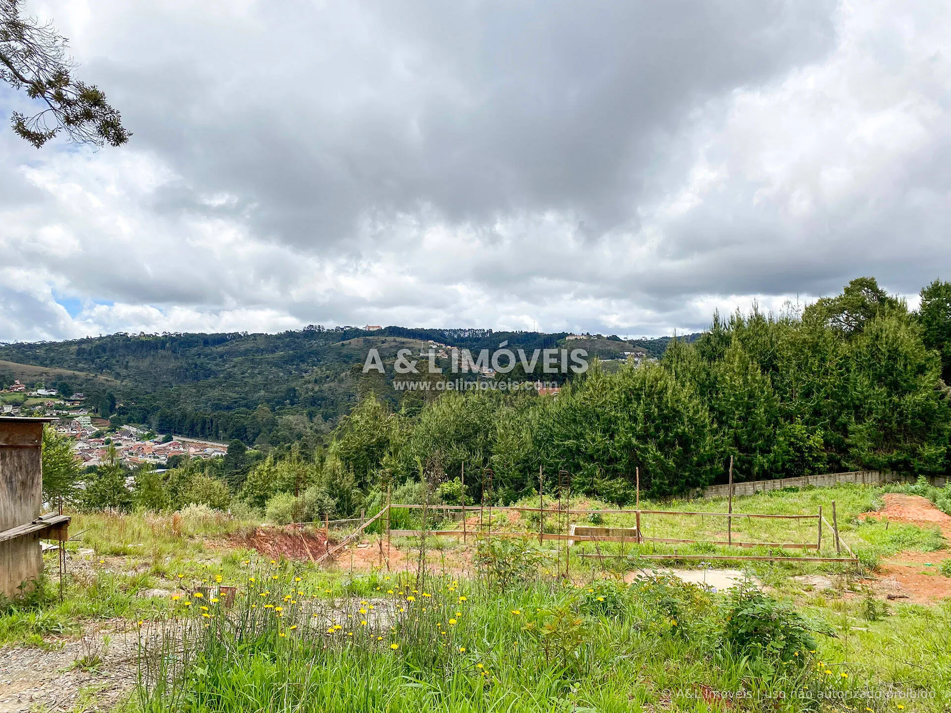 Imagem Terreno à venda em Campos do Jordão com 2.055,00 m²