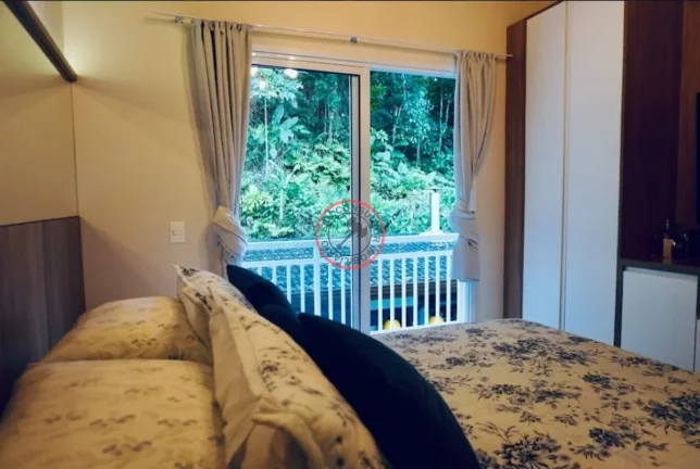 Imagem ESCRITURA DEFINITIVA, CASA DENTRO DE CONDOMÍNIO, TODA MOBILIADA A 50 METROS DA PRAIA, COM PISCINA PRIVATIVA E ÁREA GOURMET