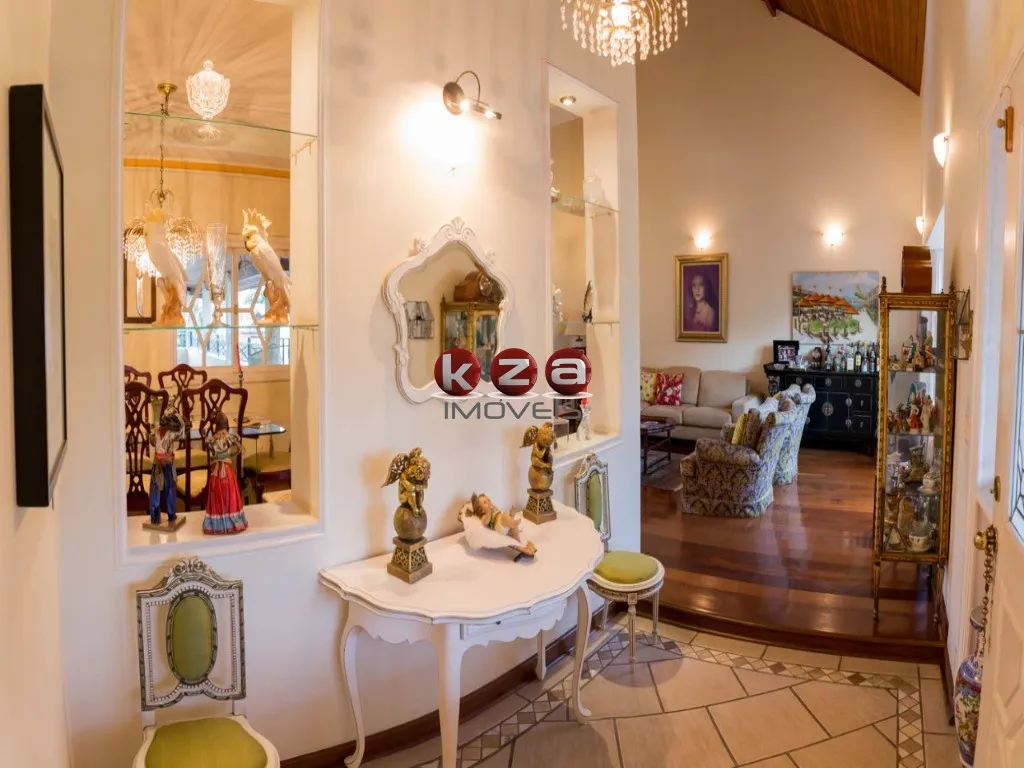 Imagem Espetacular casa de alto padrão em condomínio na Vila Embaré, Valinhos-SP: 5 quartos, 5 suítes, 3 salas, 7 banheiros, 9 vagas, 630m². Venha conferir!