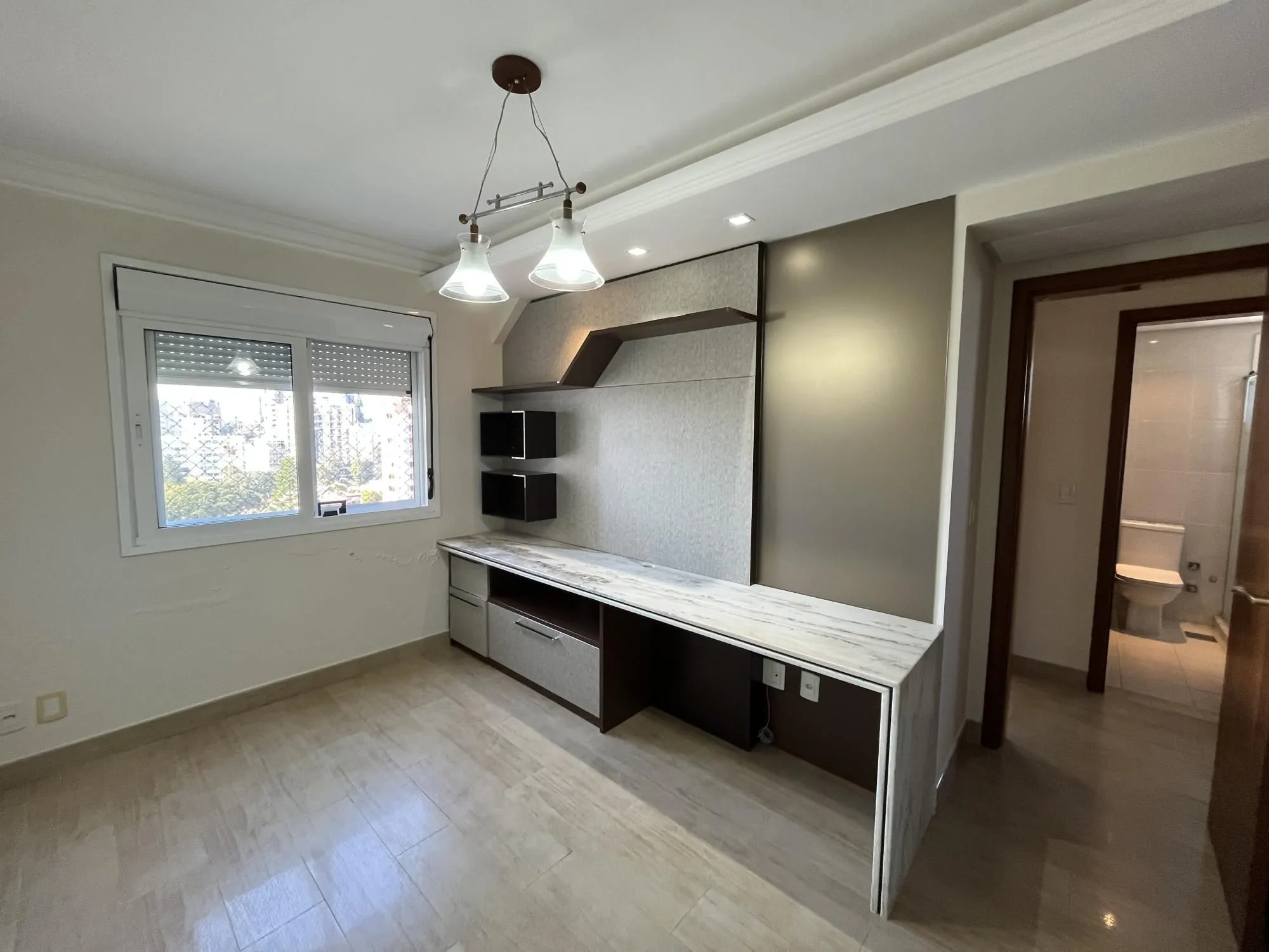 Imagem Apartamento de 3 quartos, suíte e 2 vagas de garagem no bairro Higienópolis POA