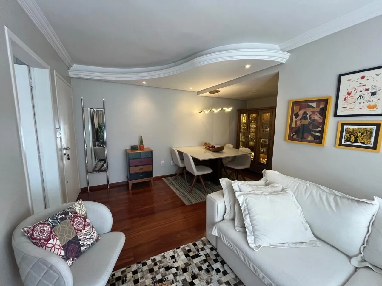 Imagem Apartamento de 2 quartos, 2 banheiros e 1 vaga de garagem no bairro Santana POA