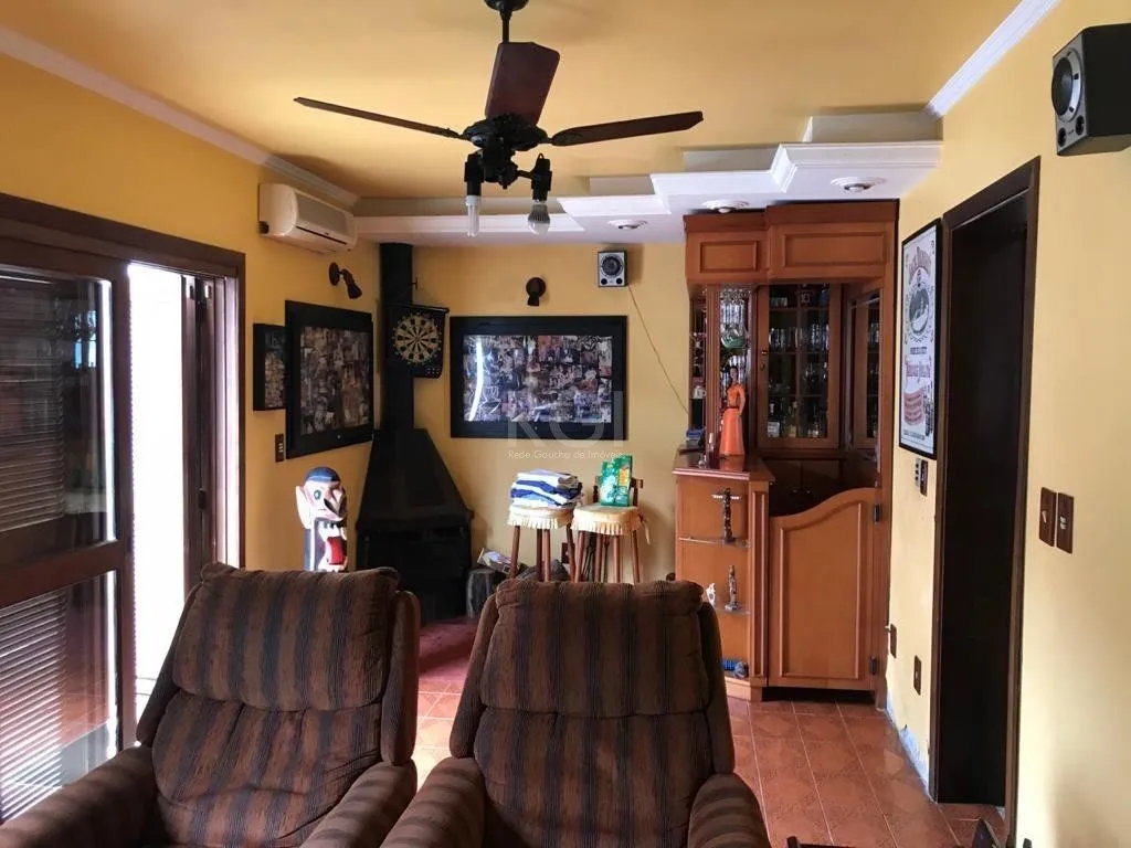 Imagem Casa para Venda - 270m², 4 dormitórios, sendo 1 suites, 5 vagas - Partenon