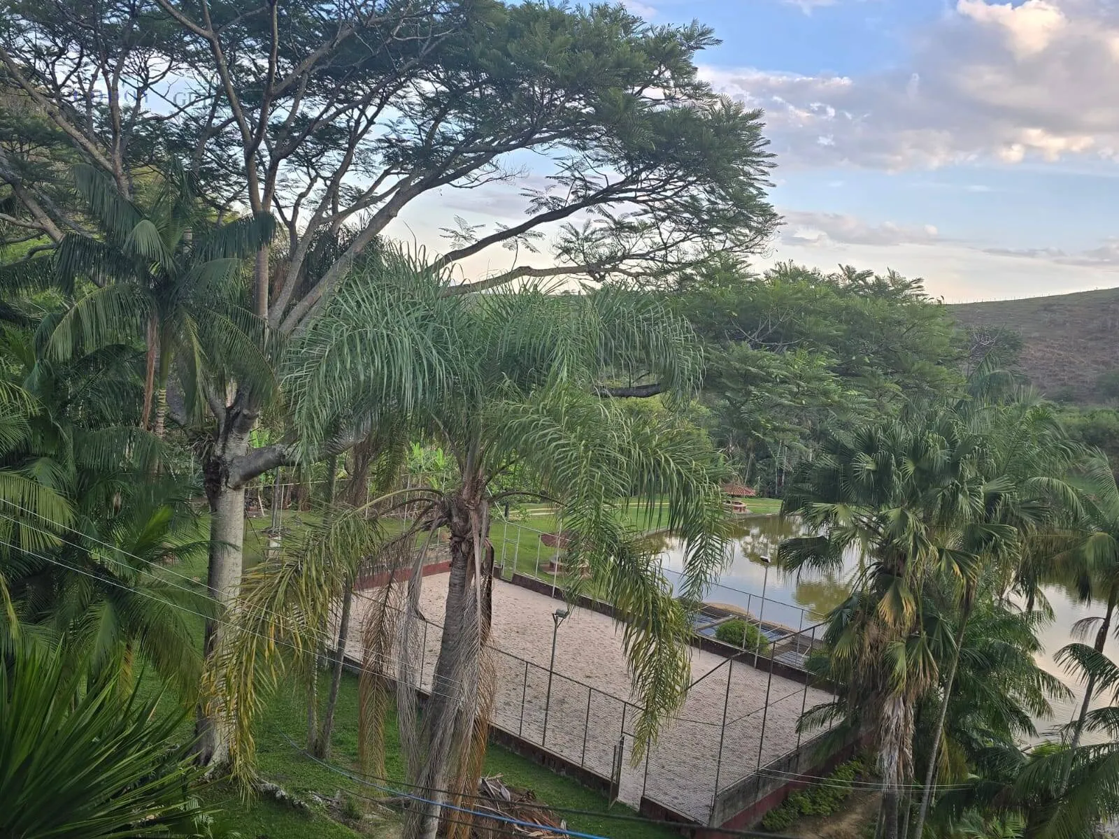 Imagem Sítio de 33,68 ha com Lago, Vista para a Serra da Mantiqueira e 3 Casas